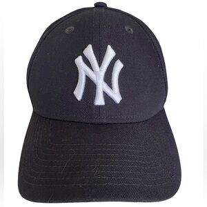 New Era 9FORTY New York Yankees Baseball Cap Navy Blue and White One Size